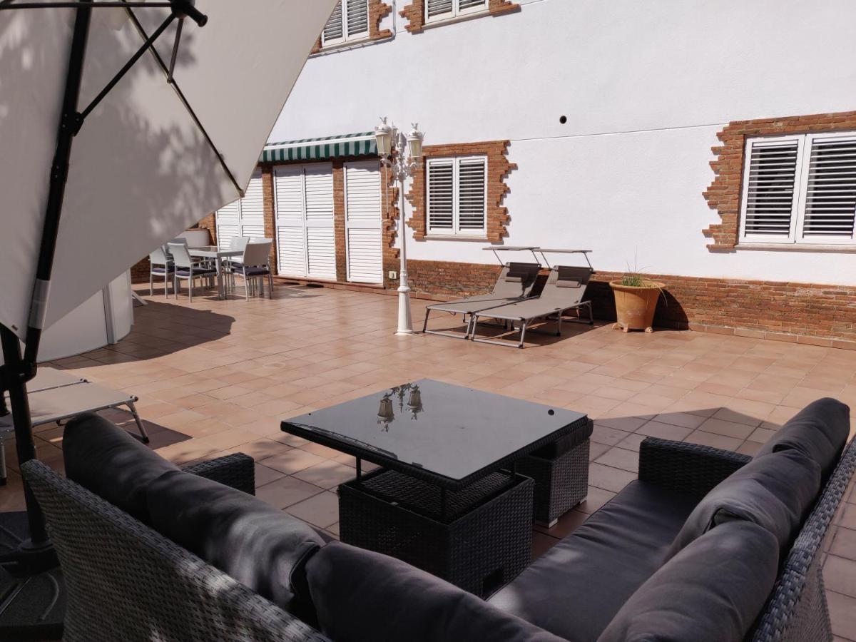 Apartamentos R66 Caces Екстериор снимка